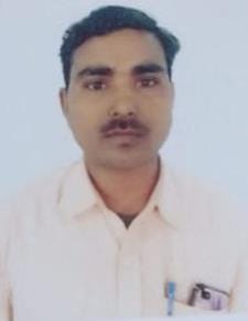 महरुआ थाना परिसर में खड़ा ट्रक। महरुआ थाना परिसर में खड़ा ट्रक।