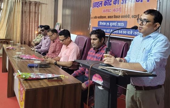 राजकीय महाविद्यालय में मोबाइल कोर्ट में मौजूद दिव्यांग।संवाद राजकीय महाविद्यालय में मोबाइल कोर्ट में मौजूद दिव्यांग।संवाद