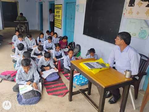 रेवाड़ी। बावल में प्राइमरी स्कूल की जर्जर स्थिति। संवाद रेवाड़ी। बावल में प्राइमरी स्कूल की जर्जर स्थिति। संवाद