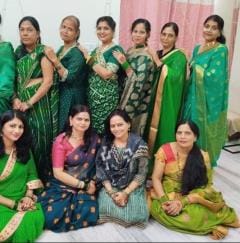 चारबाग के होटल में तीज उत्सव मनातीं महिलाएं। 