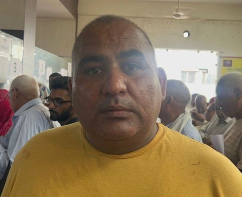 महम नगरपालिका में गृहकर अदा करने पहुंचे नागरिक। संवाद महम नगरपालिका में गृहकर अदा करने पहुंचे नागरिक। संवाद
