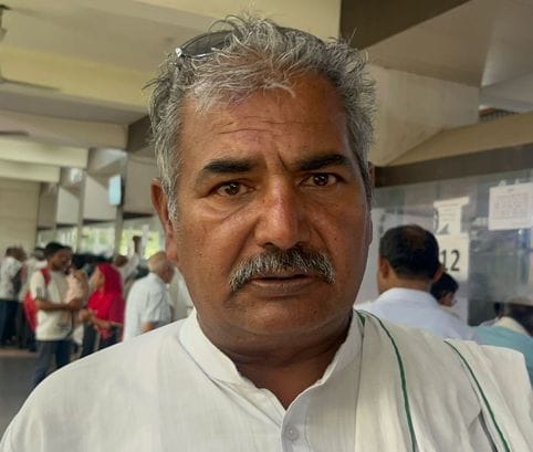 महम नगरपालिका में गृहकर अदा करने पहुंचे नागरिक। संवाद महम नगरपालिका में गृहकर अदा करने पहुंचे नागरिक। संवाद