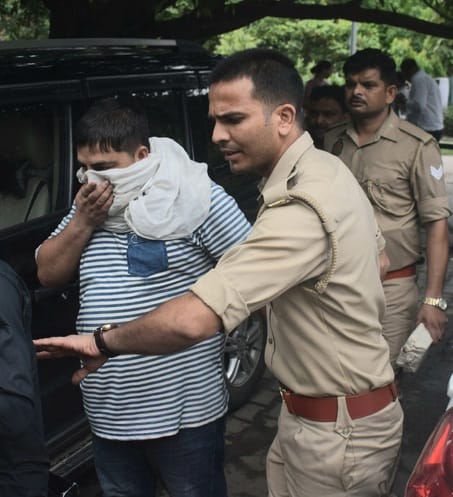 मेरठ..कंवलजीत..साइबर ठगी के आरोपी सलाउद्दीन को भावनपुर पुलिस ने स्पेशल सीजीएम् की कोर्ट में पेश मेरठ..कंवलजीत..साइबर ठगी के आरोपी सलाउद्दीन को भावनपुर पुलिस ने स्पेशल सीजीएम् की कोर्ट में पेश