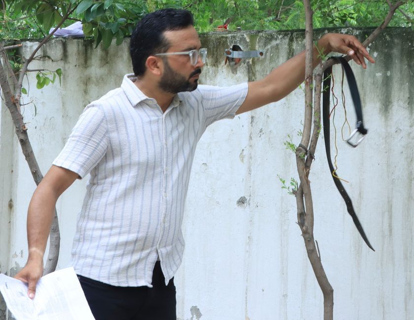 सैनी महाविद्यालय में एचटेट के लिए लाइन में खड़े अभ्यर्थी। संवाद