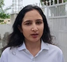 सैनी महाविद्यालय में एचटेट के लिए लाइन में खड़े अभ्यर्थी। संवाद