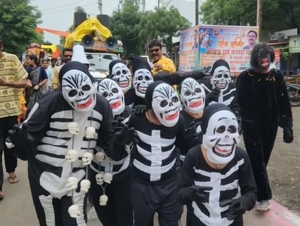 ऐसे निकल रही यात्रा