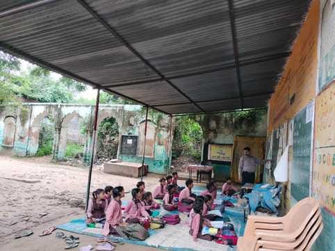कांट में प्राथमिक विद्यालय बमौरी का जर्जर भवन। संवाद कांट में प्राथमिक विद्यालय बमौरी का जर्जर भवन। संवाद