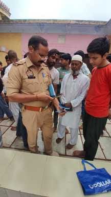 कांधला में पहरा देते कस्बेवासी । संवाद कांधला में पहरा देते कस्बेवासी । संवाद