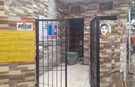 न्यू ककरा सिटी में सुनसान क्षेत्र में बने शौचालय का नहीं होता इस्तेमाल। संवाद