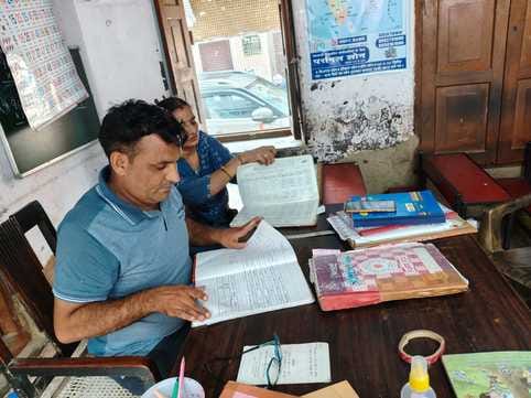राजकीय प्राथमिक पाठशाला नंबर 2 का जर्जर भवन। संवाद