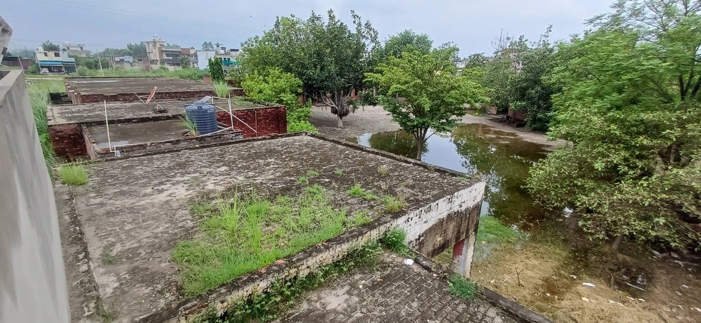 रामपुर सरसेहड़ी स्थित राजकीय मॉडल संस्कृति प्राइमरी स्कूल परिसर में छात्रों के शौचालय के हालात रामपुर सरसेहड़ी स्थित राजकीय मॉडल संस्कृति प्राइमरी स्कूल परिसर में छात्रों के शौचालय के हालात