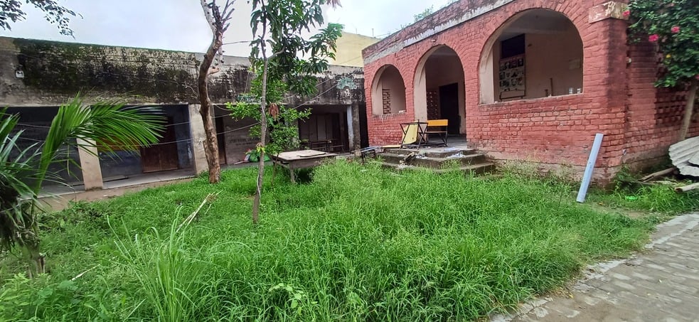 रामपुर सरसेहड़ी स्थित राजकीय मॉडल संस्कृति प्राइमरी स्कूल परिसर में छात्रों के शौचालय के हालात रामपुर सरसेहड़ी स्थित राजकीय मॉडल संस्कृति प्राइमरी स्कूल परिसर में छात्रों के शौचालय के हालात