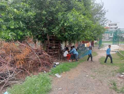 फोटो:07: सोनीपत के सेक्टर 15 स्थित प्राथमिक विद्यालय के गेट पर भरा पानी। संवाद फोटो:07: सोनीपत के सेक्टर 15 स्थित प्राथमिक विद्यालय के गेट पर भरा पानी। संवाद