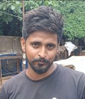 गांधी मार्केट में सड़क पर जमा पानी के बीच लगी दुकानें। संवाद गांधी मार्केट में सड़क पर जमा पानी के बीच लगी दुकानें। संवाद