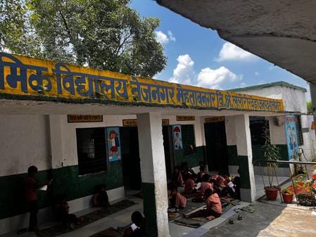 कंपोजिट विद्यालय देशनगर अलीगंज के जर्जर अतिरिक्त कक्ष में लगा ताला संवाद कंपोजिट विद्यालय देशनगर अलीगंज के जर्जर अतिरिक्त कक्ष में लगा ताला संवाद