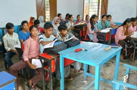 कैसी है पाठशाला : प्राथमिक वन विद्यालय सोढ़ीनगर की टूटी पड़ी चारदीवारी। संवाद कैसी है पाठशाला : प्राथमिक वन विद्यालय सोढ़ीनगर की टूटी पड़ी चारदीवारी। संवाद
