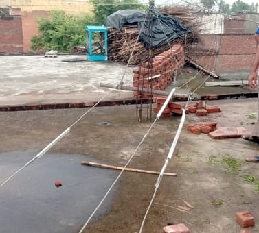 राजा का ताजपुर के ग्राम मुजाहिदपुर में मकान पर विद्युत लाइन की चपेट में आने से बच्चे की मौत के राजा का ताजपुर के ग्राम मुजाहिदपुर में मकान पर विद्युत लाइन की चपेट में आने से बच्चे की मौत के