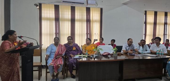 राजकीय महिला महाविद्यालय में आयोजत कार्यक्रम में मौजूद छात्राएं।स्रोत:संस्थान राजकीय महिला महाविद्यालय में आयोजत कार्यक्रम में मौजूद छात्राएं।स्रोत:संस्थान