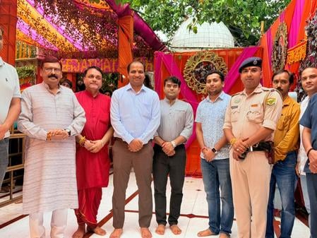 श्री नयनादेवी जी में दर्शन के लिए कतार में खड़े श्रद्धालु। संवाद