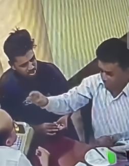 वीडियो में दिखाई देते ठग