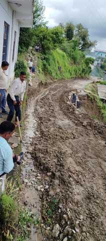 ढलवाना पंप हाउस पर गिरी चट्टानें। स्रोत : जलशक्ति विभाग