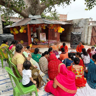 गुधनी में भक्तों द्वारा हनुमान जी का किया गया शृंगार। संवाद