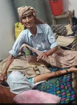 गांव ढिकौली में चोरी की घटना के बाद बिखरा पडा सामान। (मवाना)