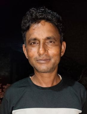 कलानौर खंड के गांव खेरड़ी के राजकीय उच्च वरिष्ठ माध्यमिक विद्यालय के क्लास रूम की जर्जर छत और ट कलानौर खंड के गांव खेरड़ी के राजकीय उच्च वरिष्ठ माध्यमिक विद्यालय के क्लास रूम की जर्जर छत और ट