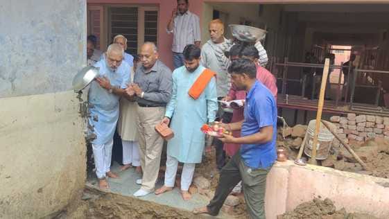 कुरुक्षेत्र। भूमि पूजन करते उत्तर क्षेत्र के संगठन मंत्री विजय नड्डा व साथ में अन्य स्टाफ। संव कुरुक्षेत्र। भूमि पूजन करते उत्तर क्षेत्र के संगठन मंत्री विजय नड्डा व साथ में अन्य स्टाफ। संव