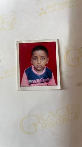 लापता मानवी की फाइल फोटो