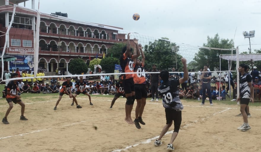 न्यू एंजिल्स सीनियर सेकेंड्री स्कूल में आयोजित प्रदेश स्तरीय वालीबाल प्रतियोगिता में प्रतिभाग क