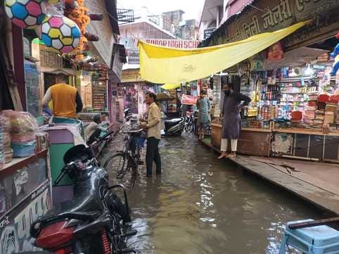 शहर के मुख्य स्टेशन मार्ग पर जलभराव की स्थिति। संवाद