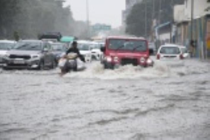 शहर में जलभराव। शहर में जलभराव।