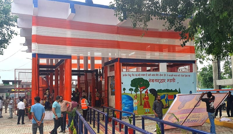 गोगा म्हाड़ी पर सरोवर के पास मुख्यमंत्री के लिए तैयार किया जा रहा पूजा स्थल गोगा म्हाड़ी पर सरोवर के पास मुख्यमंत्री के लिए तैयार किया जा रहा पूजा स्थल