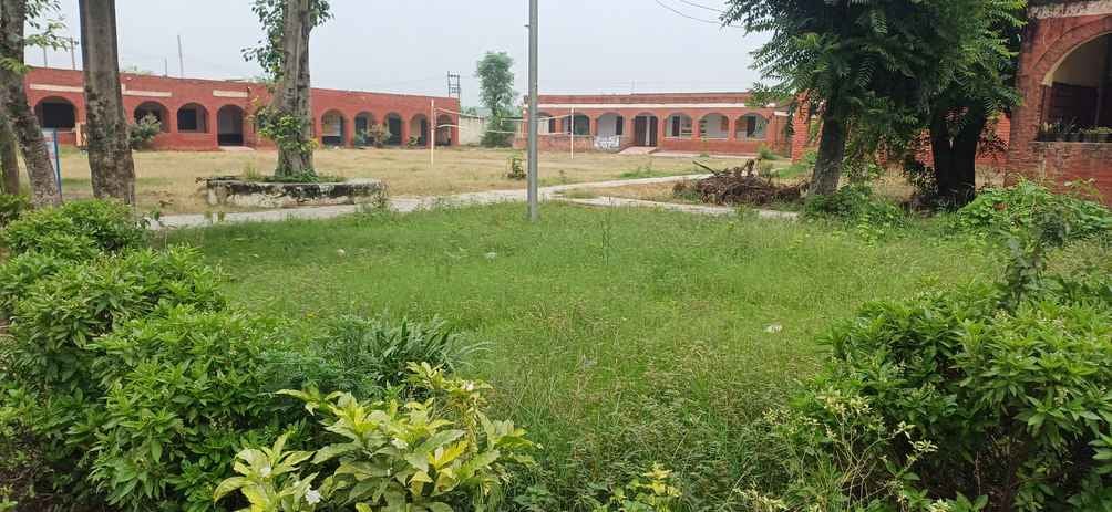 गंदगी से अटा शौचालय। संवाद गंदगी से अटा शौचालय। संवाद