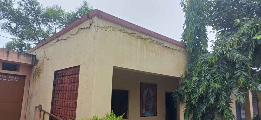 गंदगी से अटा शौचालय। संवाद गंदगी से अटा शौचालय। संवाद