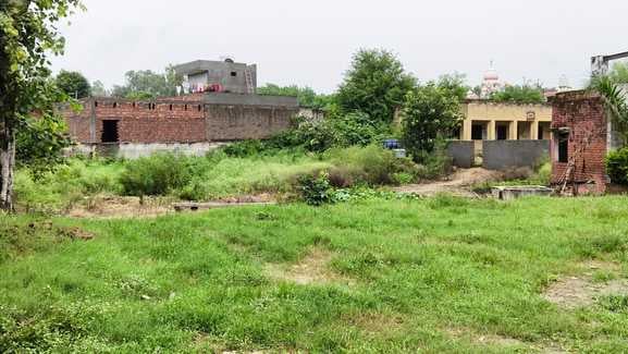 जर्जर कमरे में आई दरार। संवाद जर्जर कमरे में आई दरार। संवाद