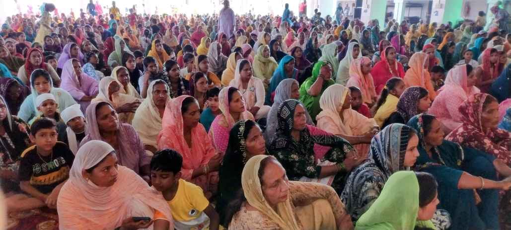 कार्यक्रम के दौरान प्रवचन करते संत निर्मलदास महाराज। संवाद कार्यक्रम के दौरान प्रवचन करते संत निर्मलदास महाराज। संवाद