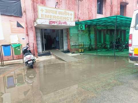 प्राथमिक विद्यालय चिड़ियादाह में भरा बारिश का पानी। संवाद प्राथमिक विद्यालय चिड़ियादाह में भरा बारिश का पानी। संवाद