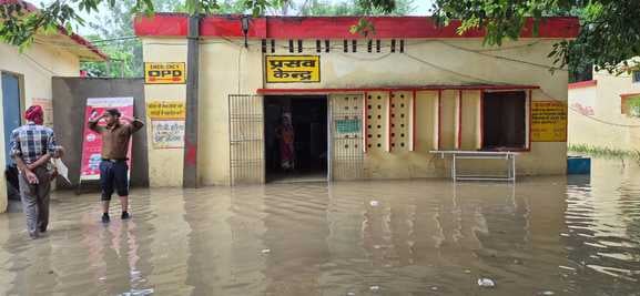 बाइपास के पास भरा बारिश का पानी। संवाद बाइपास के पास भरा बारिश का पानी। संवाद