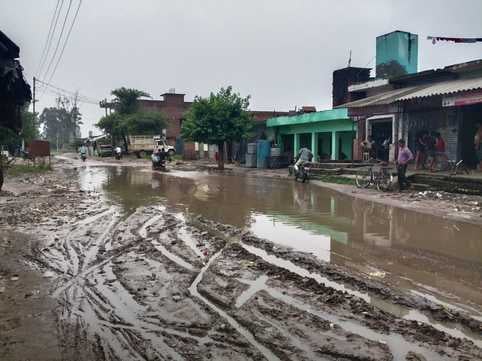 बाइपास के पास भरा बारिश का पानी। संवाद बाइपास के पास भरा बारिश का पानी। संवाद