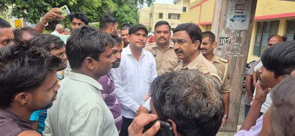बिलारी के खंडुआ गांव निवासी मृतक संविदा विद्युत कर्मी मनोज राजभर का फाइल फोटो-स्रोत परिजन