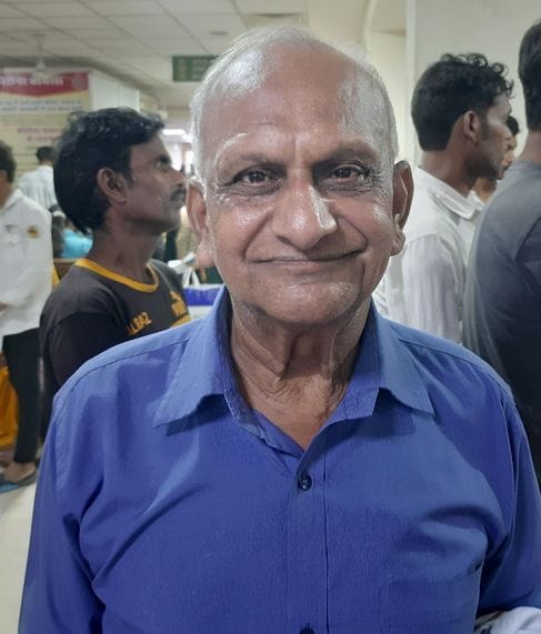 फोटो 12: सोनीपत नागरिक अस्पताल में पंजीकरण काउंटर पर ओपीडी पर्ची बनवाने के लिए लगी मरीजों की ला
