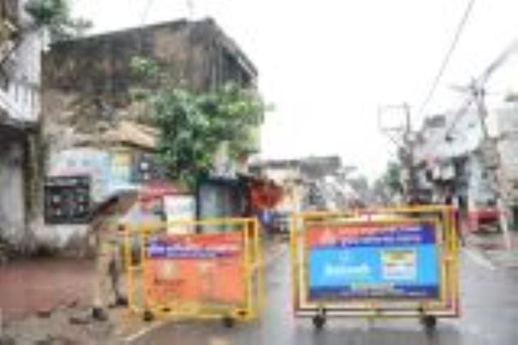 जर्जर भवन।