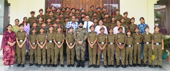 कुरुक्षेत्र। श्री जयराम सैनिक स्कूल के निरीक्षण के दौरान स्कूल कैडेट्स व निरीक्षण अधिकारी। विज् कुरुक्षेत्र। श्री जयराम सैनिक स्कूल के निरीक्षण के दौरान स्कूल कैडेट्स व निरीक्षण अधिकारी। विज्