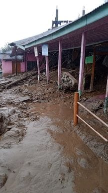 करशेईगाड़ के बालू में भूस्खलन से स्कूल मलबे में तब्दील करशेईगाड़ के बालू में भूस्खलन से स्कूल मलबे में तब्दील