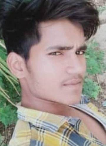 मृतकों के फोटो मृतकों के फोटो
