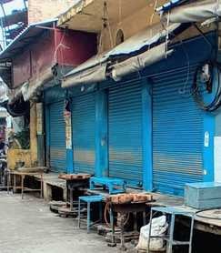 मवाना में फलावदा रोड पर मिष्ठान की दुकान से घेवर का सैंपल लेते खाद्य विभाग की टीम। (मवाना) मवाना में फलावदा रोड पर मिष्ठान की दुकान से घेवर का सैंपल लेते खाद्य विभाग की टीम। (मवाना)