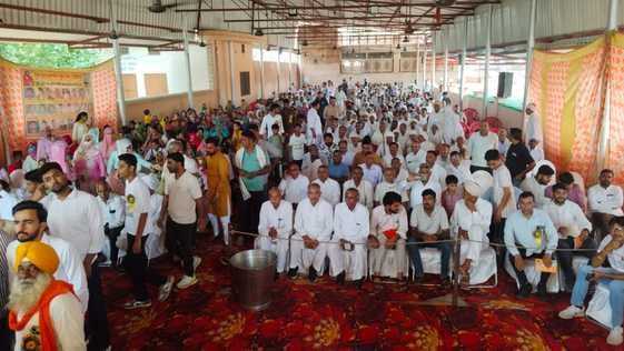 पूंडरी । गुरु दक्ष प्रजापति जयंती समारोह पर दीप प्रज्वलित करते विधायक सतपाल जांब व अन्य । पूंडरी । गुरु दक्ष प्रजापति जयंती समारोह पर दीप प्रज्वलित करते विधायक सतपाल जांब व अन्य ।