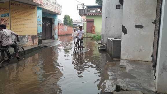 सहारनपुर में हुई बारिश के चलते हुआ अंधेरा सहारनपुर में हुई बारिश के चलते हुआ अंधेरा